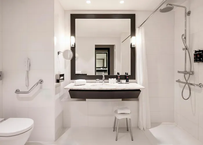 מלון Marriott Cite Internationale 4*
