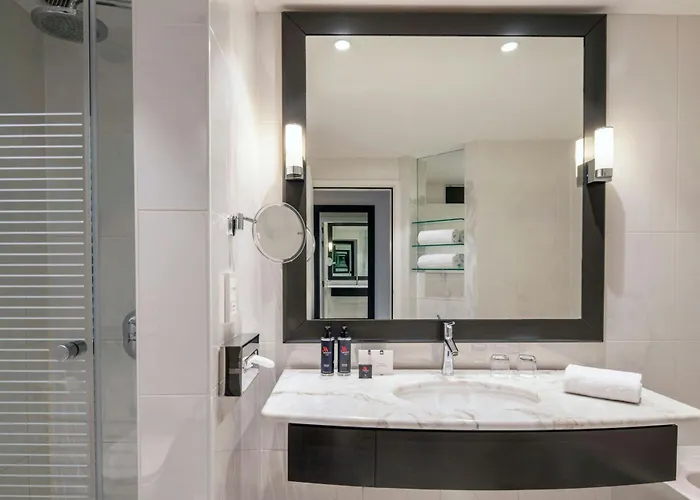 מלון Marriott Cite Internationale 4*