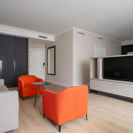 Marriott Cite Internationale Hotel 4*