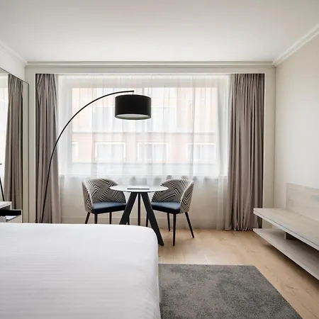 Hotel Marriott Cite Internationale 4*