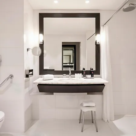 Hotel Marriott Cite Internationale 4*
