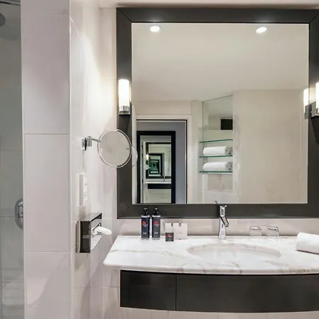 Hotel Marriott Cite Internationale 4*